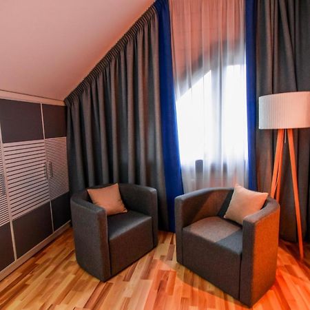 Трипільське Сонце Hotel Pidhirci Kültér fotó