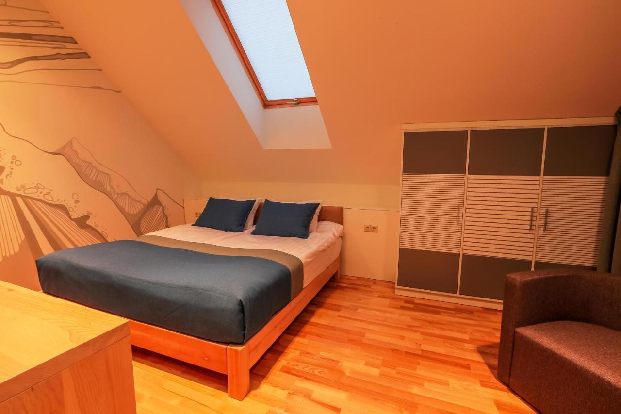 Трипільське Сонце Hotel Pidhirci Kültér fotó